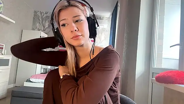 LadyFoxLove online show from 16, 2, 2026