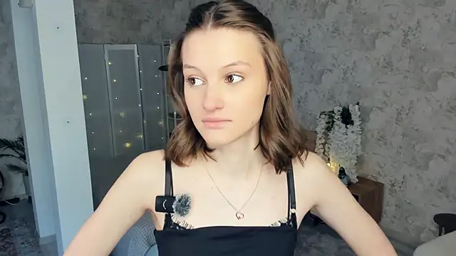 Snapshot of LianneBynon chatting on 5, 2, 2026 LianneBynon online show from 5, 2, 2026