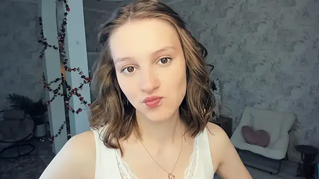 Snapshot of LianneBynon chatting on 15, 2, 2026 LianneBynon online show from 15, 2, 2026