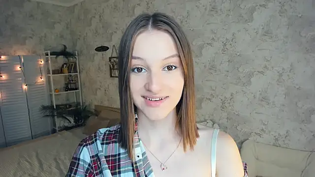Snapshot of LianneBynon chatting on 22, 6, 2026 LianneBynon online show from 22, 6, 2026