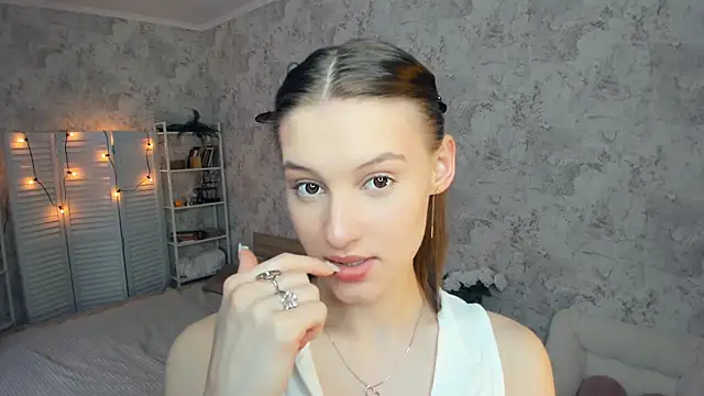Snapshot of LianneBynon chatting on 29, 6, 2026 LianneBynon online show from 29, 6, 2026