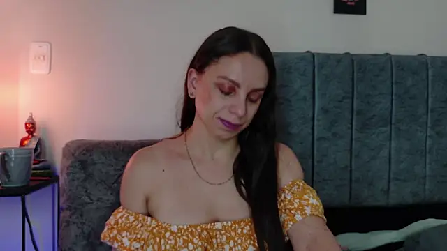 NatalyGuzman26 online show from 25, 3, 2026