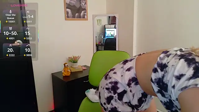 PaulaSantanaOf online show from 11, 4, 2026