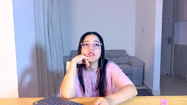 Snapshot of AntonellaBons chatting on 5, 7, 2026 AntonellaBons online show from 5, 7, 2026