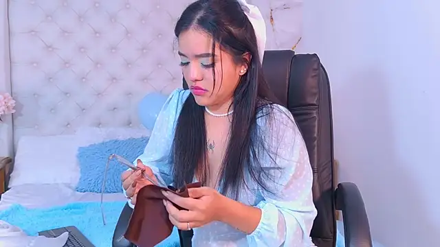 Snapshot of AntonellaBons chatting on 14, 7, 2026 AntonellaBons online show from 14, 7, 2026