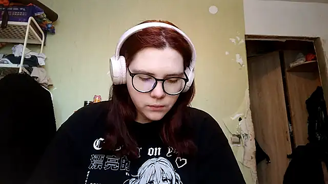 Snapshot of VannessaDillenbeck chatting on 6, 2, 2026 VannessaDillenbeck online show from 6, 2, 2026