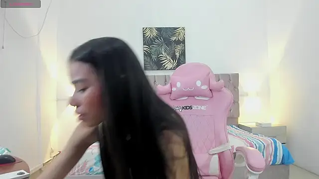 Snapshot of thaliaa_smith1 chatting on 1, 4, 2026 thaliaa smith1 online show from 1, 4, 2026