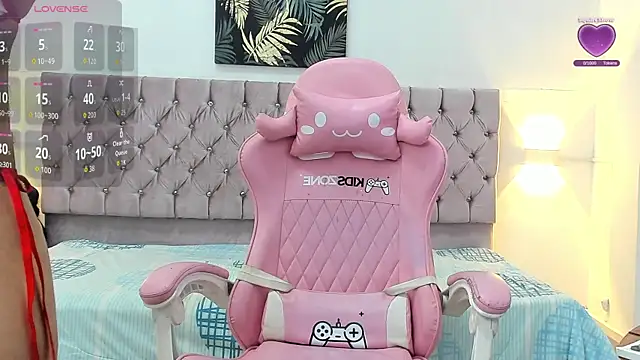 Snapshot of thaliaa_smith1 chatting on 7, 4, 2026 thaliaa smith1 online show from 7, 4, 2026