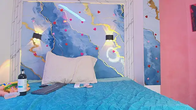 Snapshot of crystal_love08 chatting on 9, 3, 2026 crystal love08 online show from 9, 3, 2026