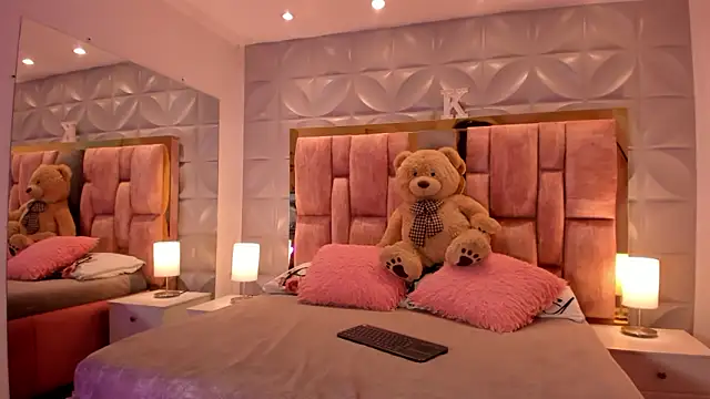 Snapshot of Paris_Velvet chatting on 4, 2, 2026 Paris Velvet online show from 4, 2, 2026