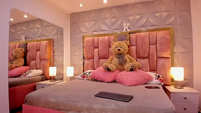 Snapshot of Paris_Velvet chatting on 7, 2, 2026 Paris Velvet online show from 7, 2, 2026