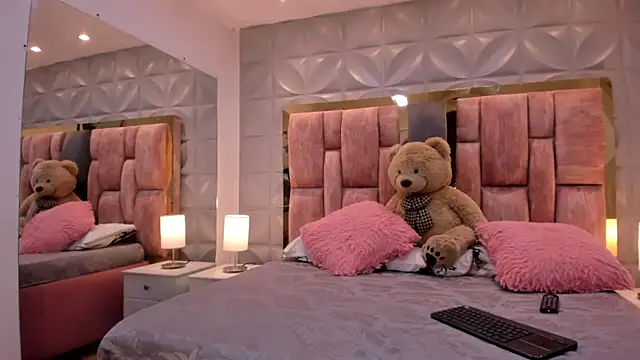 Paris Velvet online show from 7, 4, 2026