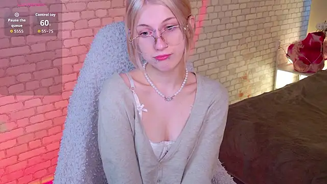 Snapshot of alicedews chatting on 24, 2, 2026 alicedews online show from 24, 2, 2026