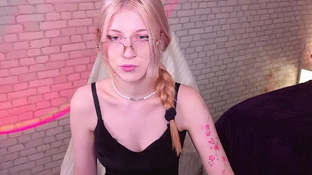 Snapshot of alicedews chatting on 3, 3, 2026 alicedews online show from 3, 3, 2026