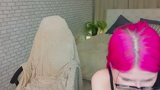 Snapshot of michelewild chatting on 15, 4, 2026 michelewild online show from 15, 4, 2026