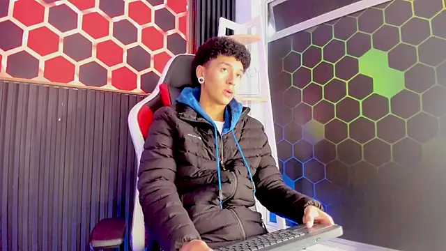 Snapshot of David_Banks_ chatting on 4, 4, 2026 David Banks online show from 4, 4, 2026