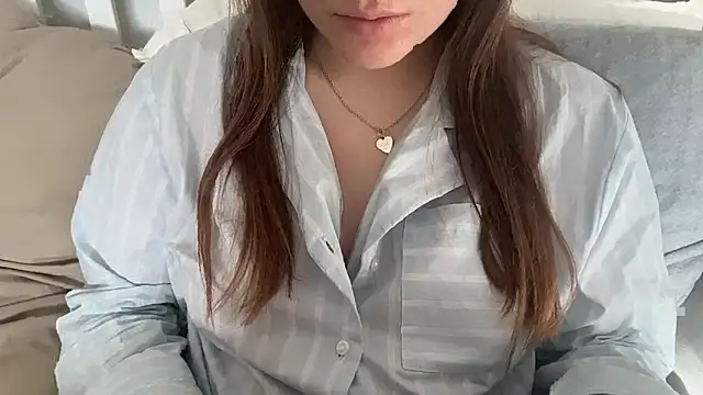 Lucyschickt online show from 6, 4, 2026