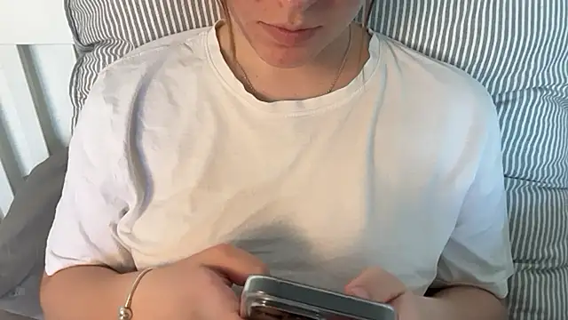 Snapshot of Lucyschickt chatting on 25, 6, 2026 Lucyschickt online show from 25, 6, 2026