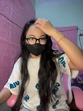 Snapshot of Leeeiuu chatting on 21, 2, 2026 Leeeiuu online show from 21, 2, 2026