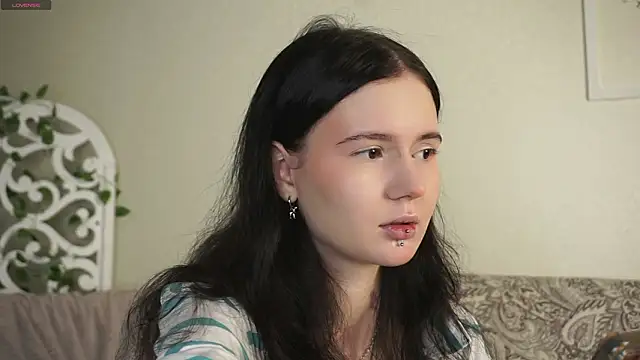 Glow hollow online show from 13, 2, 2026