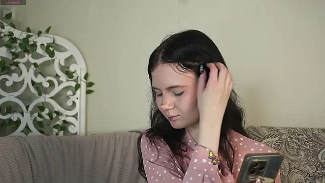 Glow hollow online show from 14, 2, 2026