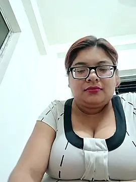 Elie Hallway online show from 7, 4, 2026