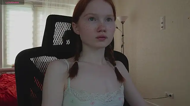 Snapshot of Nellie_baby chatting on 19, 6, 2026 Nellie baby online show from 19, 6, 2026