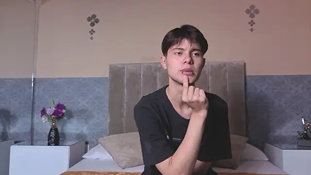 Snapshot of Derek_Sinn chatting on 13, 2, 2026 Derek Sinn online show from 13, 2, 2026