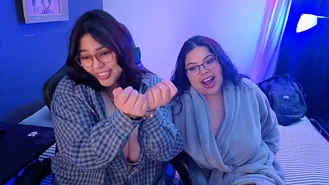 Snapshot of KittyTatts chatting on 4, 2, 2026 KittyTatts online show from 4, 2, 2026