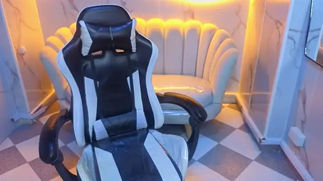 Valerie moon b online show from 4, 3, 2026