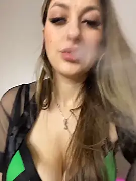 Snapshot of Alyxra chatting on 11, 4, 2026 Alyxra online show from 11, 4, 2026