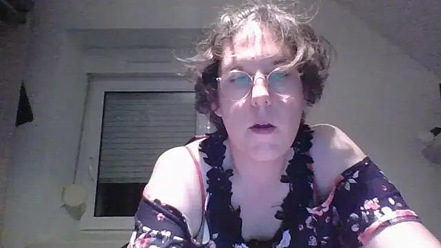 OIseauNoir88 online show from 9, 4, 2026