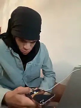 Snapshot of LongPanter04 chatting on 15, 3, 2026 LongPanter04 online show from 15, 3, 2026