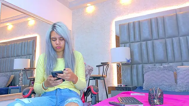 AlanaHouston online show from 15, 4, 2026