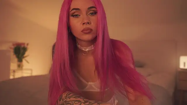 Sarah Pink online show from 15, 2, 2025