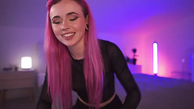 Sarah Pink online show from 16, 3, 2025