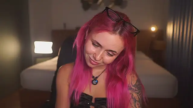 Sarah Pink online show from 15, 5, 2026