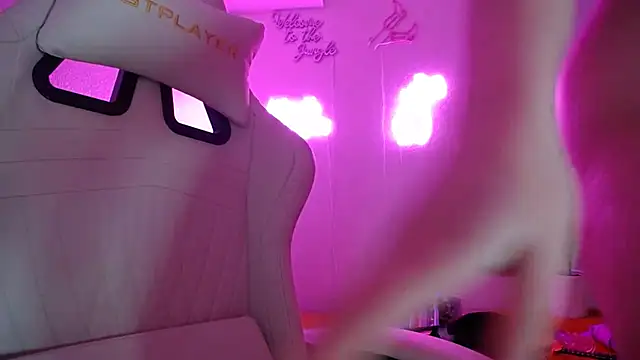 Snapshot of groovynights chatting on 8, 1, 2025 groovynights online show from 8, 1, 2025