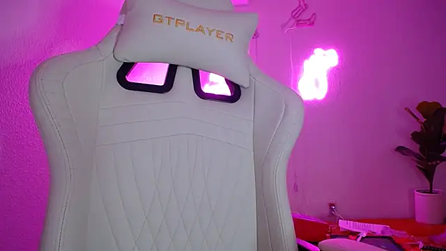 Snapshot of groovynights chatting on 22, 1, 2025 groovynights online show from 22, 1, 2025