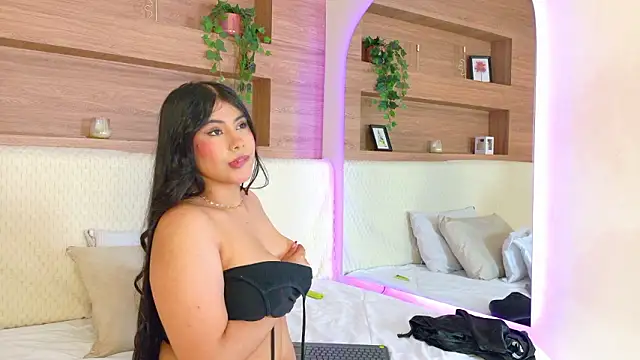 VioletBloomm online show from 5, 3, 2026