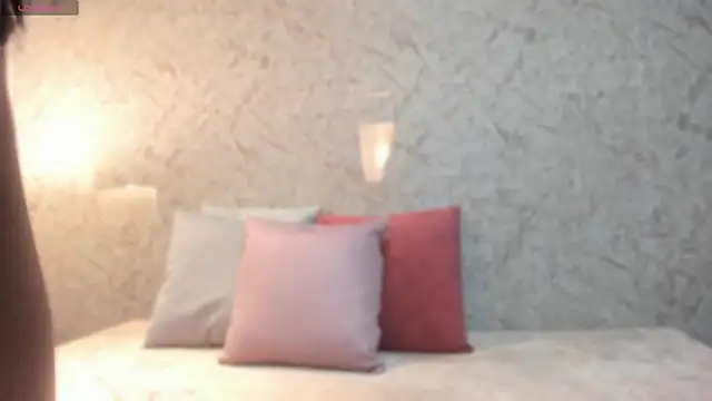 LessLee1 online show from 18, 4, 2026