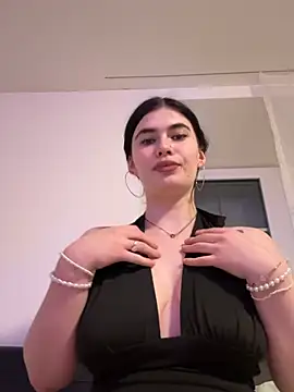 Snapshot of Evie-Moore chatting on 26, 2, 2026 Evie-Moore online show from 26, 2, 2026