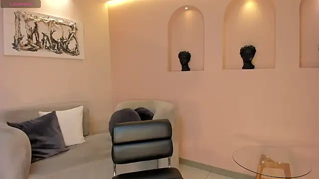 Snapshot of LucieMartin chatting on 6, 4, 2026 LucieMartin online show from 6, 4, 2026