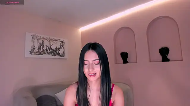 Snapshot of LucieMartin chatting on 8, 4, 2026 LucieMartin online show from 8, 4, 2026