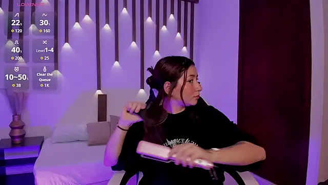 charlottee27  online show from 11, 4, 2026