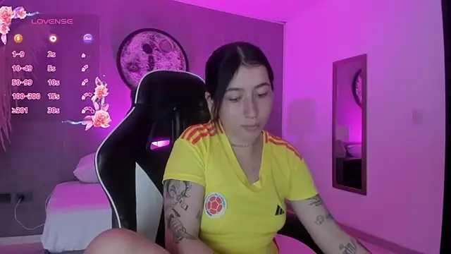 charlottee27  online show from 18, 6, 2026