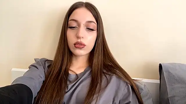 Snapshot of CutieWorm chatting on 5, 2, 2026 CutieWorm online show from 5, 2, 2026