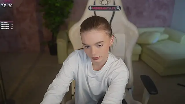 Snapshot of Zlata_Sky chatting on 5, 6, 2026 Zlata Sky online show from 5, 6, 2026