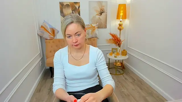 CharlotteKerti online show from 17, 4, 2026
