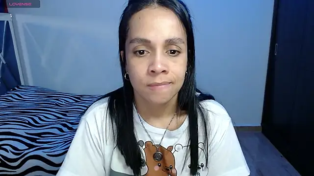 Snapshot of paula_lopez__ chatting on 15, 4, 2026 paula lopez online show from 15, 4, 2026